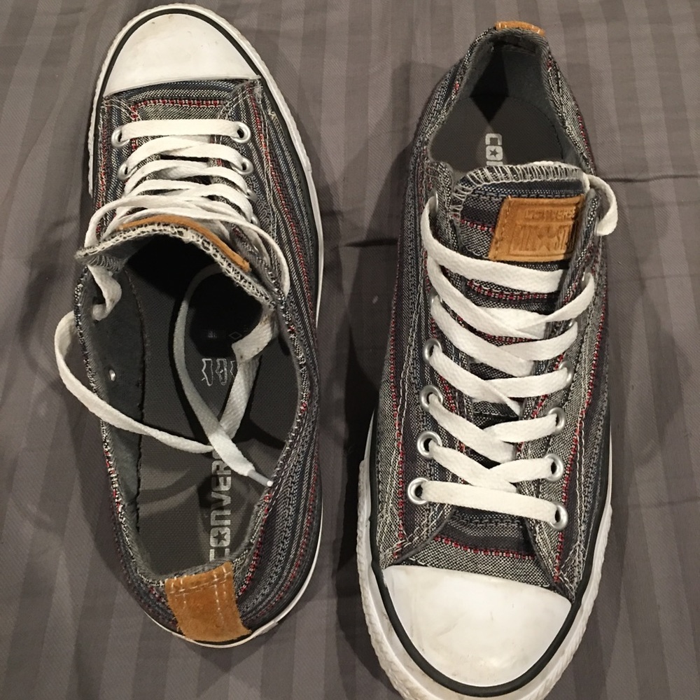 Converse shoes. Size 9!